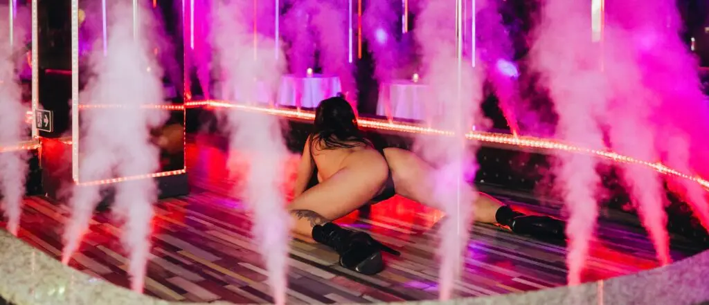 amnesia antwerp stripclub podium